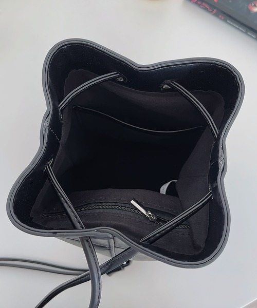 me+em select（ミームセレクト）の「巾着バケツボンサックショルダーバッグ（ショルダーバッグ・レディース・ベージュ/レッド系その他/ブラック/ホワイト・FREE）」の21枚目の写真