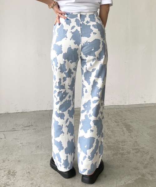 SHAGGIE（シャギー）の「COW柄ハイウエストデニムパンツ（デニムパンツ・レディース・ライトブルー/ブラック・SMALL/MEDIUM）」の12枚目の写真