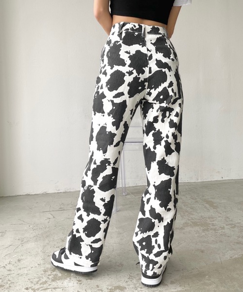 SHAGGIE（シャギー）の「COW柄ハイウエストデニムパンツ（デニムパンツ・レディース・ライトブルー/ブラック・SMALL/MEDIUM）」の18枚目の写真