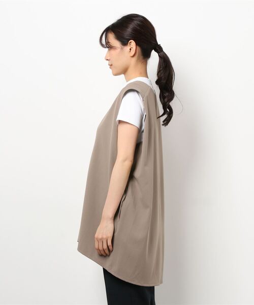 CAPRICIEUX LE'MAGE（カプリシューレマージュ）の「ジョーゼット深Vベスト（ベスト・レディース・グレイッシュベージュ/ブラック・FREE）」の4枚目の写真