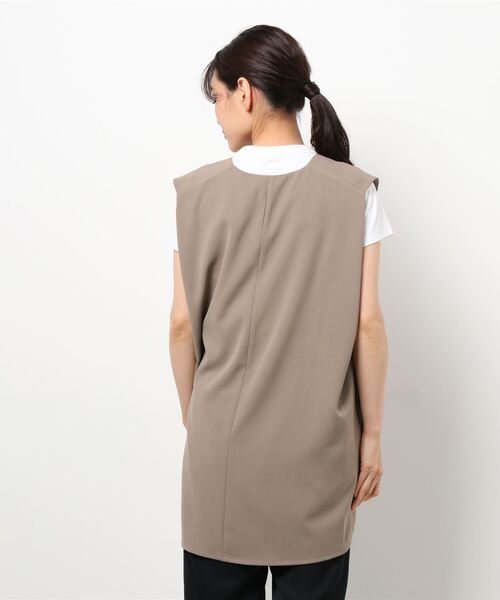 CAPRICIEUX LE'MAGE（カプリシューレマージュ）の「ジョーゼット深Vベスト（ベスト・レディース・グレイッシュベージュ/ブラック・FREE）」の3枚目の写真