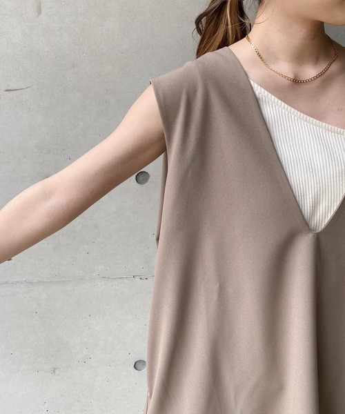 CAPRICIEUX LE'MAGE（カプリシューレマージュ）の「ジョーゼット深Vベスト（ベスト・レディース・グレイッシュベージュ/ブラック・FREE）」の9枚目の写真