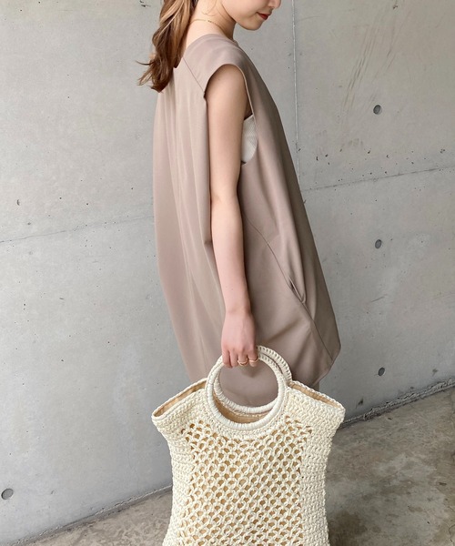 CAPRICIEUX LE'MAGE（カプリシューレマージュ）の「ジョーゼット深Vベスト（ベスト・レディース・グレイッシュベージュ/ブラック・FREE）」の13枚目の写真