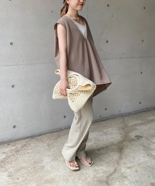 CAPRICIEUX LE'MAGE（カプリシューレマージュ）の「ジョーゼット深Vベスト（ベスト・レディース・グレイッシュベージュ/ブラック・FREE）」の16枚目の写真