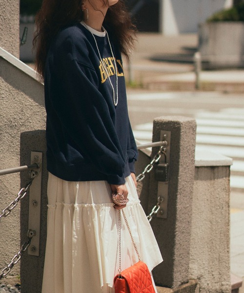 titivate(ティティベイト)の「カレッジロゴスウェットプルオーバー(スウェット・レディース・オフホワイト/ピンク/杢グレー/ネイビー・M/S)」の6枚目の写真