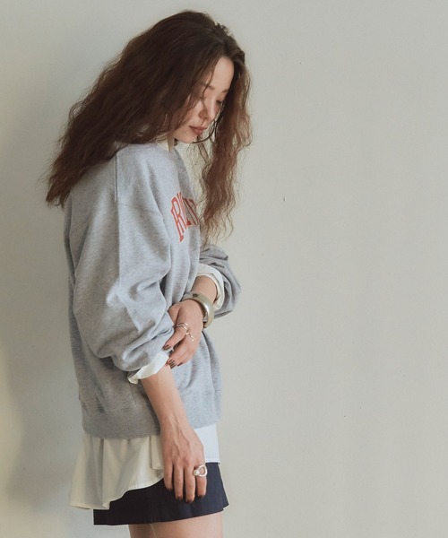 titivate(ティティベイト)の「カレッジロゴスウェットプルオーバー(スウェット・レディース・オフホワイト/ピンク/杢グレー/ネイビー・M/S)」の12枚目の写真