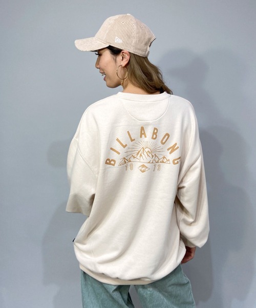 BILLABONG(ビラボン)の「【ムラサキスポーツ別注】BILLABONG/ビラボン ルーズシルエット 撥水バックプリントロゴトレーナー BB014-028(スウェット・レディース・ブラック/ホワイト・M/L)」の2枚目の写真
