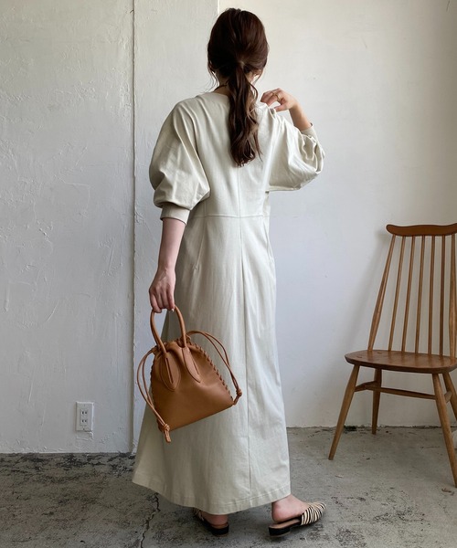 CAPRICIEUX LE'MAGE（カプリシューレマージュ）の「ラウンド立体スリーブワンピース（ワンピース・レディース・アイボリー/ブラック/チャコールグレー・FREE）」の4枚目の写真