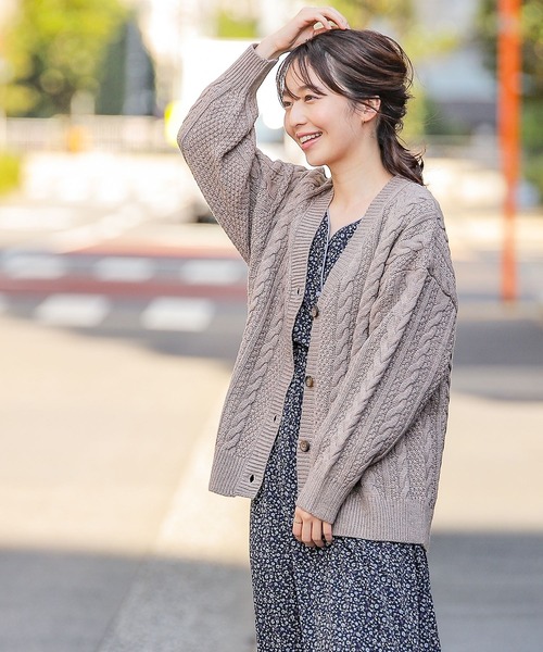 Honeys（ハニーズ）の「ケーブルチュニックカーデ（カーディガン/ボレロ・レディース・アイボリー/杢グレー/ブラウン系その他/ベージュ系その他/ブルー系その他・LL/M/L）」の3枚目の写真