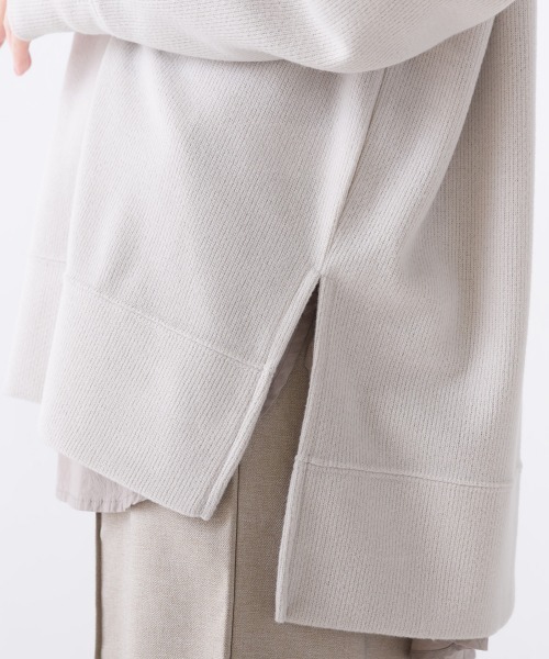 OMNES(オムネス)の「ウールタッチリブニットソー深Vネックプルオーバー(ニット/セーター・レディース・ベージュ/グレー系その他/チャコール・FREE)」の4枚目の写真