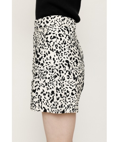 SLY(スライ)の「RAM LEO HW PIN TUCK S/PT レオパードピンタック ショートパンツ(スラックス・レディース・マルチ/ブラック・1/2/0)」の11枚目の写真