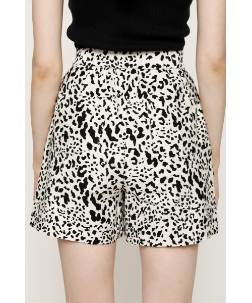 SLY(スライ)の「RAM LEO HW PIN TUCK S/PT レオパードピンタック ショートパンツ(スラックス・レディース・マルチ/ブラック・1/2/0)」の12枚目の写真