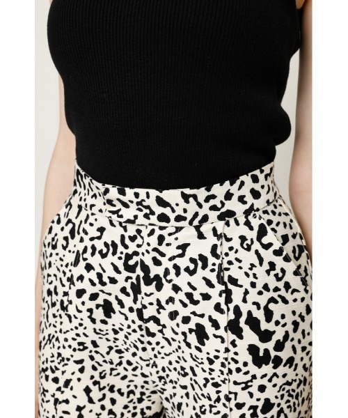 SLY(スライ)の「RAM LEO HW PIN TUCK S/PT レオパードピンタック ショートパンツ(スラックス・レディース・マルチ/ブラック・1/2/0)」の13枚目の写真