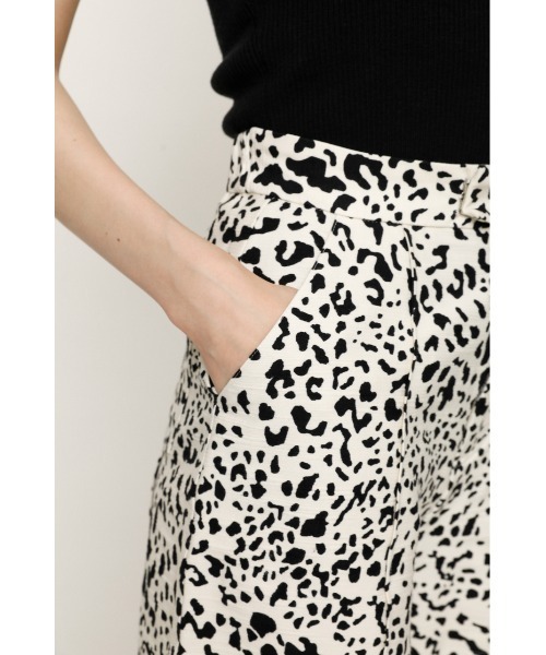 SLY(スライ)の「RAM LEO HW PIN TUCK S/PT レオパードピンタック ショートパンツ(スラックス・レディース・マルチ/ブラック・1/2/0)」の14枚目の写真