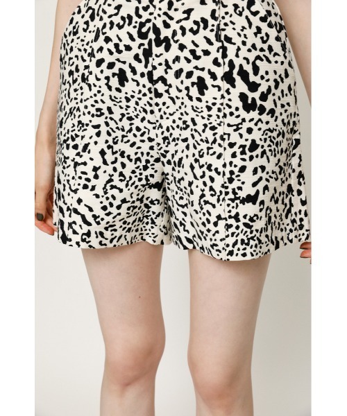 SLY(スライ)の「RAM LEO HW PIN TUCK S/PT レオパードピンタック ショートパンツ(スラックス・レディース・マルチ/ブラック・1/2/0)」の16枚目の写真