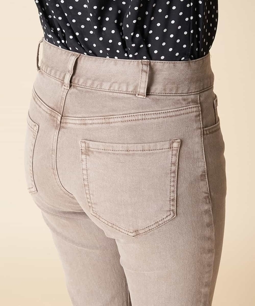 OFUON le MK（オフオンルエムケー）の「【洗濯機で洗える】スリムデニムパンツ（デニムパンツ・レディース・ネイビー/ベージュ・40/38/36）」の16枚目の写真