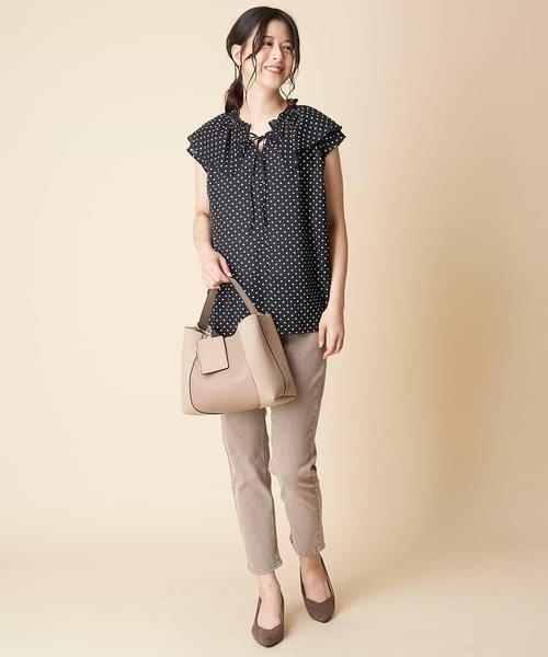 OFUON le MK（オフオンルエムケー）の「【洗濯機で洗える】スリムデニムパンツ（デニムパンツ・レディース・ネイビー/ベージュ・40/38/36）」の10枚目の写真