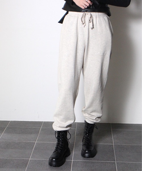 one way(ワンウェイ)の「【oneway Jeans】FASCINATEロゴジョガーパンツ(その他パンツ・レディース・ライトグレー/ブラック/ライトブラウン・FREE)」の1枚目の写真