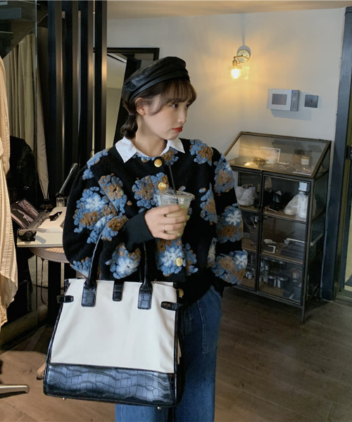 emi+(エミプラス)の「バイカラーボアドッキングニットカーディガン(ニット/セーター・レディース・ブラック/ブルー/ネイビー・FREE)」の15枚目の写真