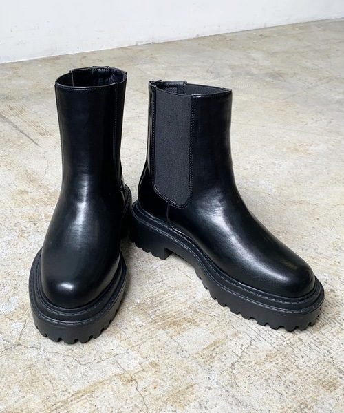 LIAN(リアン)の「トラックソールサイドゴアブーツ(ブーツ・レディース・アイボリー/ブラック・SMALL/MEDIUM/LARGE)」の5枚目の写真