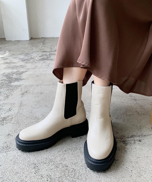 LIAN(リアン)の「トラックソールサイドゴアブーツ(ブーツ・レディース・アイボリー/ブラック・SMALL/MEDIUM/LARGE)」の11枚目の写真