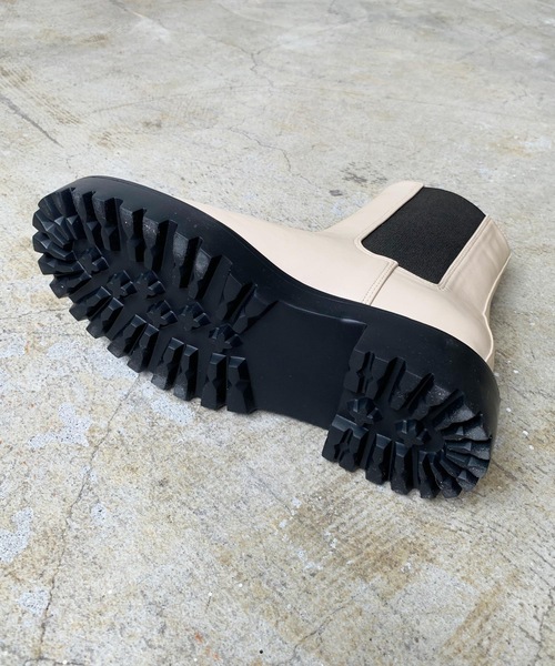 LIAN(リアン)の「トラックソールサイドゴアブーツ(ブーツ・レディース・アイボリー/ブラック・SMALL/MEDIUM/LARGE)」の12枚目の写真