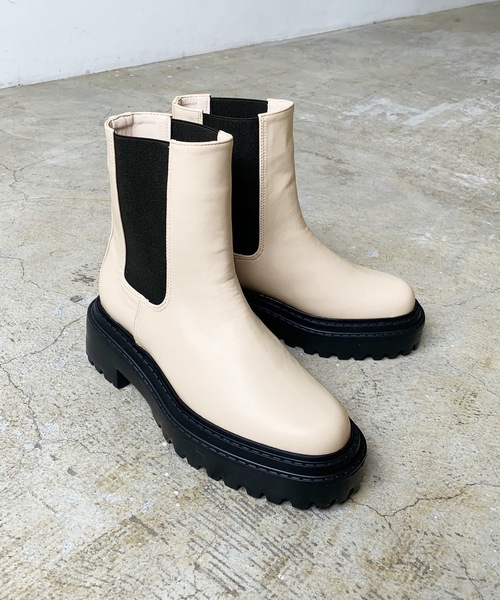 LIAN(リアン)の「トラックソールサイドゴアブーツ(ブーツ・レディース・アイボリー/ブラック・SMALL/MEDIUM/LARGE)」の13枚目の写真