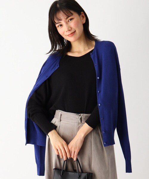 SOUP（スープ）の「◆【洗える/吸湿発熱・ソリストヒート(R)】クルーネックカーディガン（カーディガン/ボレロ・レディース・チャコールグレー/ライトグレー/ブラック/ダークグリーン/オフホワイト/サックスブルー/ブルー/ライトグリーン/サンドベージュ/ベビーピンク/ホワイト系5/ブラック系2/レッド系1/ゴールド系2・11/09）」の12枚目の写真