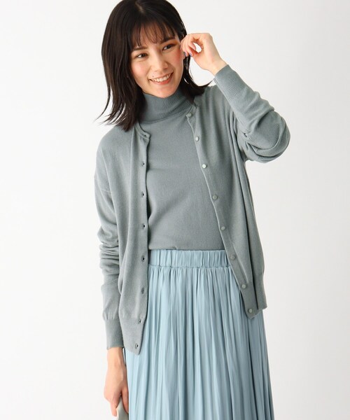 SOUP（スープ）の「◆【洗える/吸湿発熱・ソリストヒート(R)】クルーネックカーディガン（カーディガン/ボレロ・レディース・チャコールグレー/ライトグレー/ブラック/ダークグリーン/オフホワイト/サックスブルー/ブルー/ライトグリーン/サンドベージュ/ベビーピンク/ホワイト系5/ブラック系2/レッド系1/ゴールド系2・11/09）」の10枚目の写真