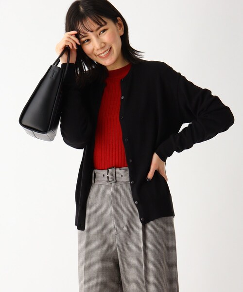 SOUP（スープ）の「◆【洗える/吸湿発熱・ソリストヒート(R)】クルーネックカーディガン（カーディガン/ボレロ・レディース・チャコールグレー/ライトグレー/ブラック/ダークグリーン/オフホワイト/サックスブルー/ブルー/ライトグリーン/サンドベージュ/ベビーピンク/ホワイト系5/ブラック系2/レッド系1/ゴールド系2・11/09）」の4枚目の写真