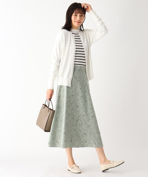 SOUP（スープ）の「◆【洗える/吸湿発熱・ソリストヒート(R)】クルーネックカーディガン（カーディガン/ボレロ・レディース・チャコールグレー/ライトグレー/ブラック/ダークグリーン/オフホワイト/サックスブルー/ブルー/ライトグリーン/サンドベージュ/ベビーピンク/ホワイト系5/ブラック系2/レッド系1/ゴールド系2・11/09）」の21枚目の写真