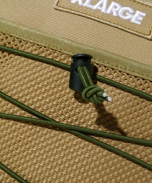 XLARGE(エクストララージ)の「TACTICAL SHOULDER BAG(トートバッグ・メンズ・ブラック/ベージュ・ONE SIZE)」の9枚目の写真