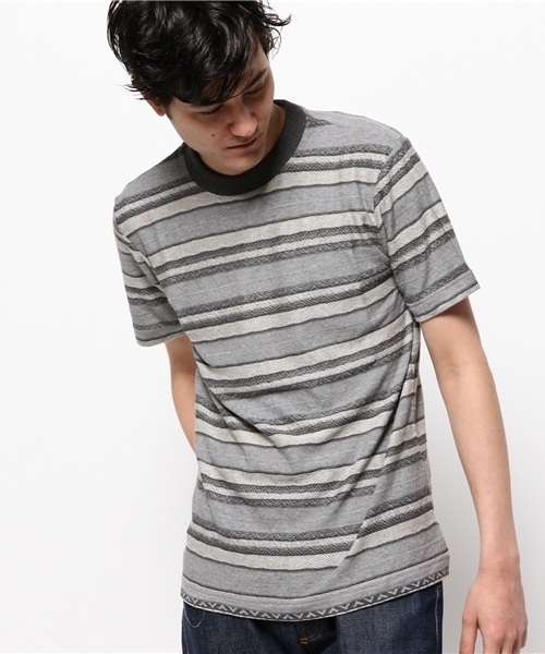 KATHARINE HAMNETT LONDON （キャサリンハムネットロンドン）の「BACK JACQUARD HALF T-SHIRT / バックジャガードハーフ Tシャツ（Tシャツ/カットソー・メンズ・グレー/ベージュ・XL/LARGE/MEDIUM）」の2枚目の写真