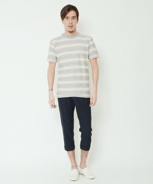 KATHARINE HAMNETT LONDON （キャサリンハムネットロンドン）の「BACK JACQUARD HALF T-SHIRT / バックジャガードハーフ Tシャツ（Tシャツ/カットソー・メンズ・グレー/ベージュ・XL/LARGE/MEDIUM）」の3枚目の写真