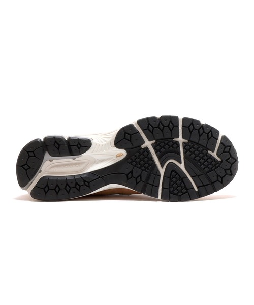 NEW BALANCE(ニューバランス)の「New Balance M2002RHM / ニューバランス M2002RHM(スニーカー・メンズ・ベージュ・26.5cm/27.0cm/24.5cm/25.0cm/23.5cm/24.0cm/28.5cm/29.0cm/25.5cm/26.0cm/23.0cm/27.5cm/28.0cm/30.0cm)」の6枚目の写真