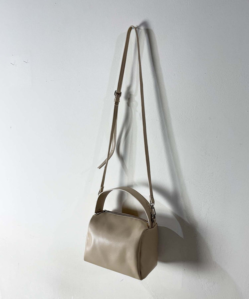 AT CREATION(アットクリエイション)の「<AT CREATION/アットクリエーション>ポーチ型2WAYバッグ ショルダーベルト付き(トートバッグ・レディース・ブラック/ベージュ/イエロー/オレンジ/ライトグリーン・ONE SIZE)」の10枚目の写真