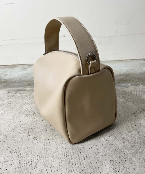 AT CREATION(アットクリエイション)の「<AT CREATION/アットクリエーション>ポーチ型2WAYバッグ ショルダーベルト付き(トートバッグ・レディース・ブラック/ベージュ/イエロー/オレンジ/ライトグリーン・ONE SIZE)」の20枚目の写真