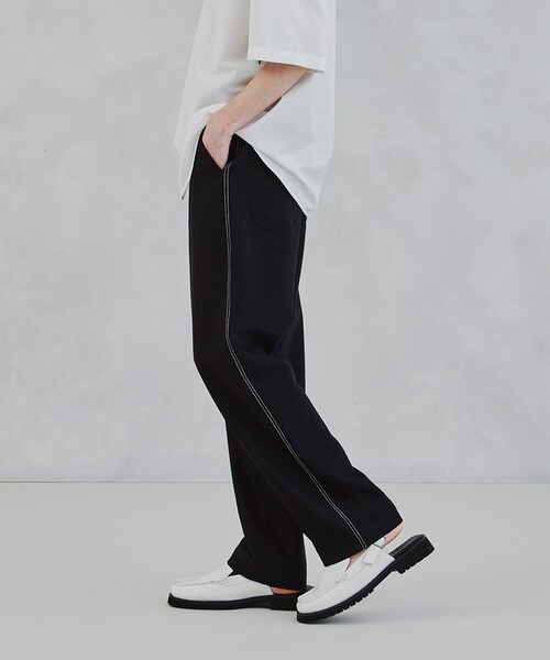 tk.TAKEO KIKUCHI(ティーケータケオキクチ)の「◆カラーステッチベイカーパンツ(その他パンツ・メンズ・ブラック/アイボリー・02/03)」の1枚目の写真