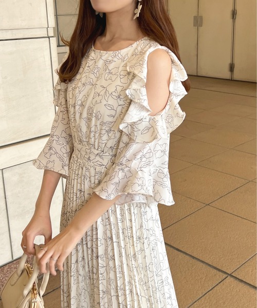 apres jour（アプレジュール）の「オープンショルダーワンピース