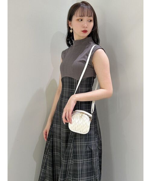 dazzlin(ダズリン)の「【WEB限定ITEM】チェックノースリーブコルセットワンピース(ワンピース・レディース・グレー/ブルー/ベージュ/パープル・SMALL/MEDIUM)」の8枚目の写真