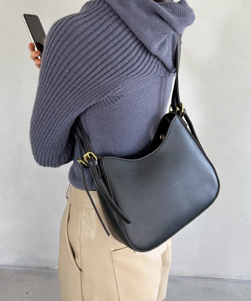 MYMOOD.（マイムード）の「leather big belt shoulder bag／PU太ベルトショルダーバッグ ２WAYショルダーバッグ（ショルダーバッグ・レディース・ブラック/ブラウン/ベージュ/アイボリー・FREE）」の12枚目の写真