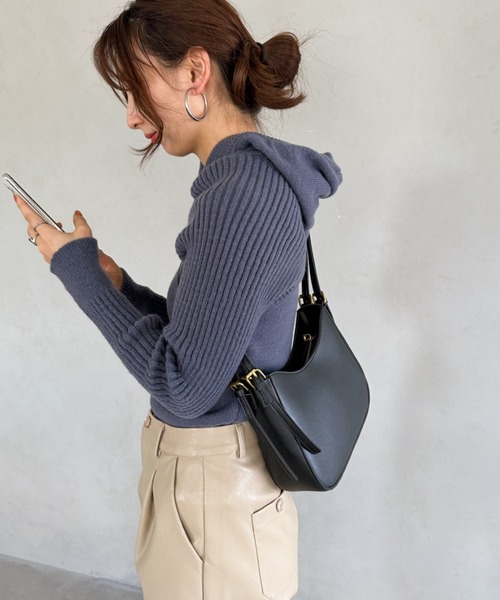 MYMOOD.（マイムード）の「leather big belt shoulder bag／PU太ベルトショルダーバッグ ２WAYショルダーバッグ（ショルダーバッグ・レディース・ブラック/ブラウン/ベージュ/アイボリー・FREE）」の15枚目の写真