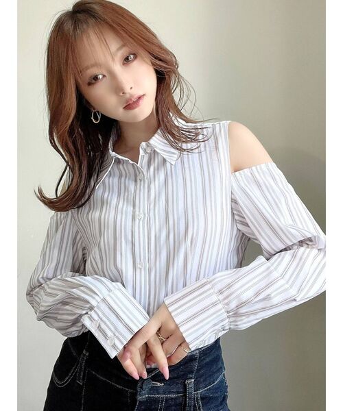 RESEXXY(リゼクシー)の「ショルダーオープンタックシャツ(シャツ/ブラウス・レディース・ホワイト/イエロー/その他1・FREE)」の4枚目の写真