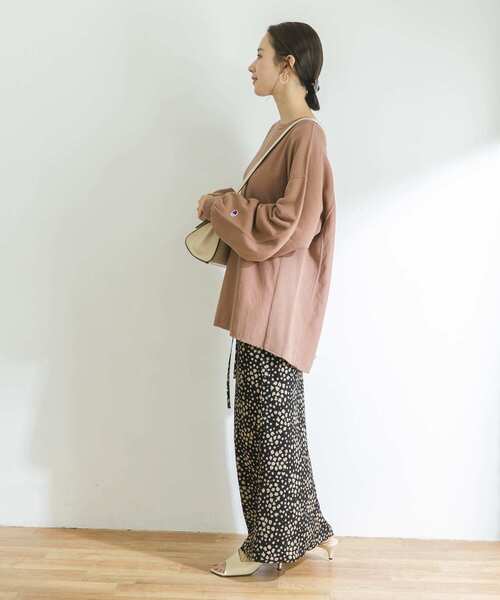 URBAN RESEARCH（アーバンリサーチ）の「ランダムフラワープリントスカート（スカート・レディース・ブラック/ネイビー・38/36）」の19枚目の写真