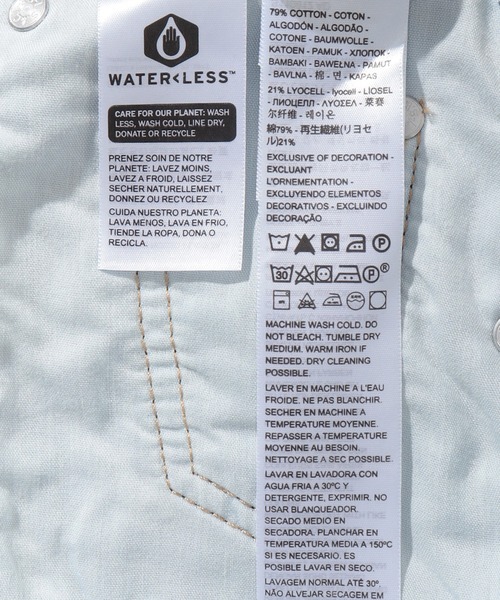 Levi's（リーバイス）の「Levi's/リーバイス スリット フロント スカート ライトインディゴ WORN IN（デニムスカート・レディース・ライトインディゴブルー・27inch/25inch/23inch/24inch/28inch/26inch）」の10枚目の写真