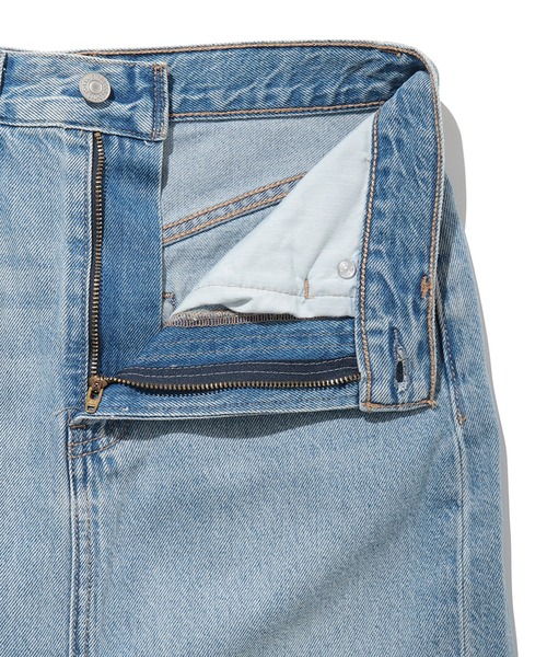 Levi's（リーバイス）の「Levi's/リーバイス スリット フロント スカート ライトインディゴ WORN IN（デニムスカート・レディース・ライトインディゴブルー・27inch/25inch/23inch/24inch/28inch/26inch）」の6枚目の写真