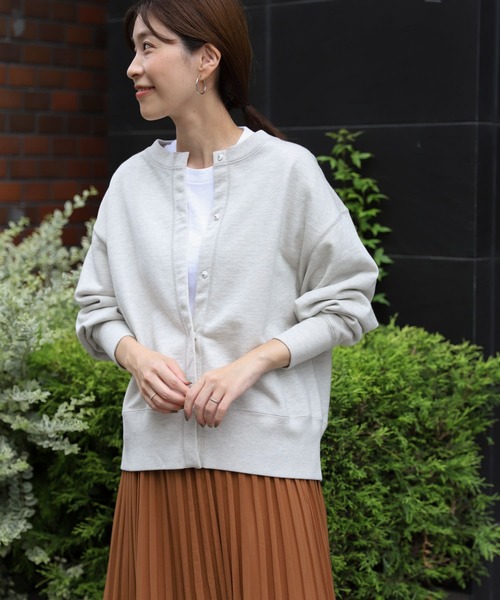 URBAN RESEARCH DOORS（アーバンリサーチドアーズ）の「コットンスウェットカーディガン（スウェット・レディース・ベージュ/グレー/スミクロ・MEDIUM）」の4枚目の写真