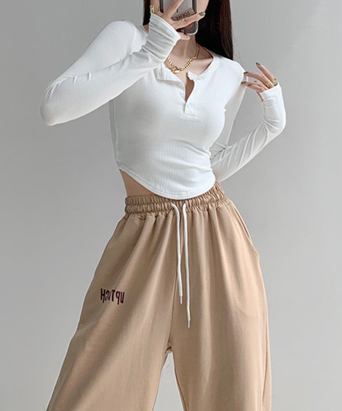 meJane（ミージェーン）の「ヘンリ―ネッククロップドカットソー（Tシャツ/カットソー・レディース・ブラック/グレー/ホワイト・FREE）」の7枚目の写真