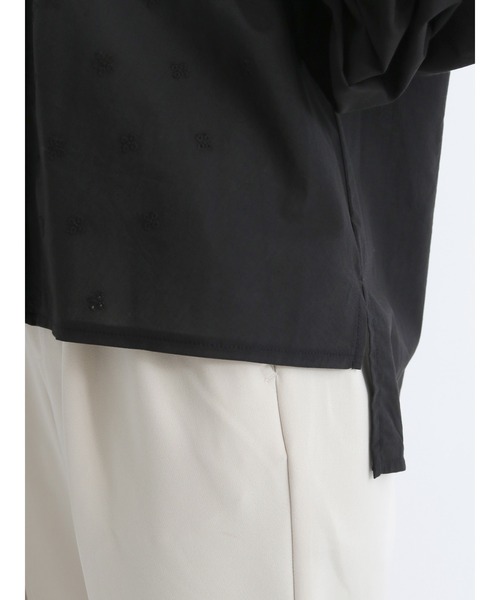 Samansa Mos2 blue（サマンサモスモスブルー）の「スカラップ刺繍ブラウス（シャツ/ブラウス・レディース・ブラック/グリーン/マスタード・ﾌﾘ-）」の11枚目の写真