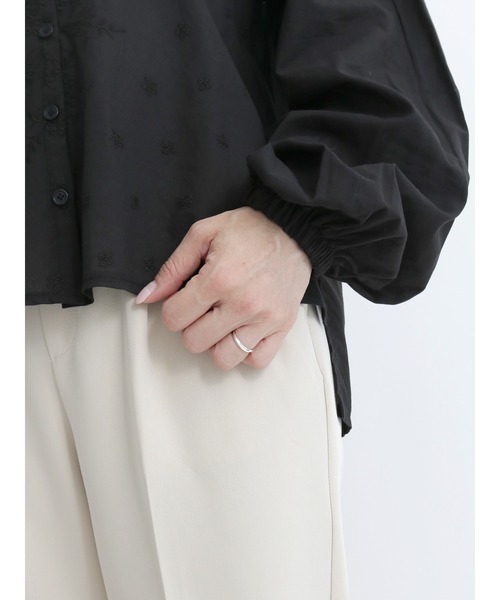 Samansa Mos2 blue（サマンサモスモスブルー）の「スカラップ刺繍ブラウス（シャツ/ブラウス・レディース・ブラック/グリーン/マスタード・ﾌﾘ-）」の12枚目の写真